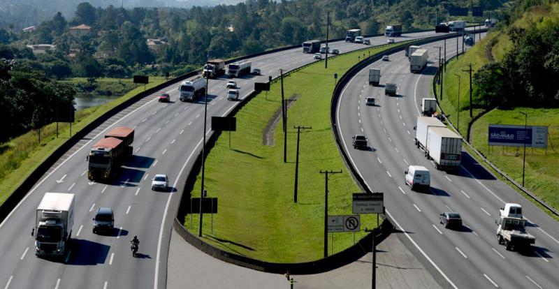 Motoristas com CNH C, D e E que forem pegos sem o exame em dia serão multados em R$ 1.467,35